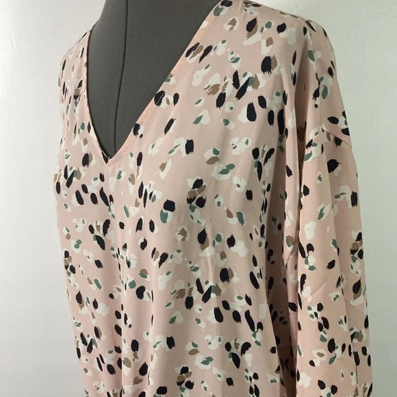 GeeGee Top/Blouse Women Size M Light Pink Comfort Relax Fit Tie Front V Neck - Picture 3 of 9